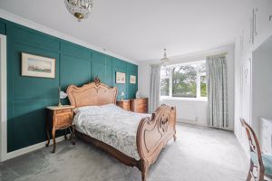 Principal bedroom- click for photo gallery